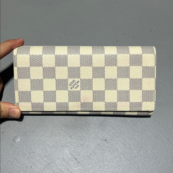 Tri-Fold Patterned Leather Wallet - Picture 8 of 12